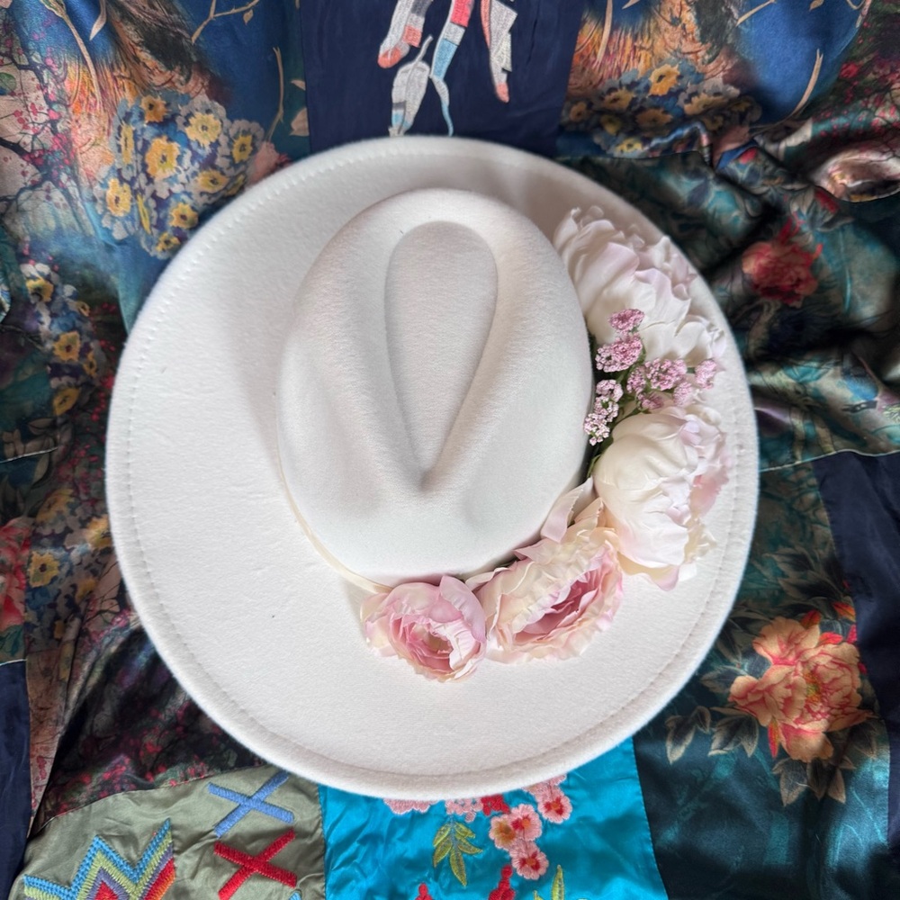 Elegant White Floral Women's Hat